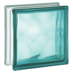 Tijolo Bloco De Vidro Wave Colorido 19x19x8 Un Tradestar em ambiente de banheiro moderno, usado como divisória, proporcionando claridade e um toque decorativo. Ideal para projetos de design de interiores e arquitetura.