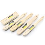 Kit com 5 escovas de aço com cabo de madeira Tradestar para limpeza e preparação de superfícies. Inclui escovas com 3, 4, 5 e 6 fileiras e uma escova sem cabo, ideal para remover ferrugem, sujeira e resíduos em projetos de bricolagem e uso geral.