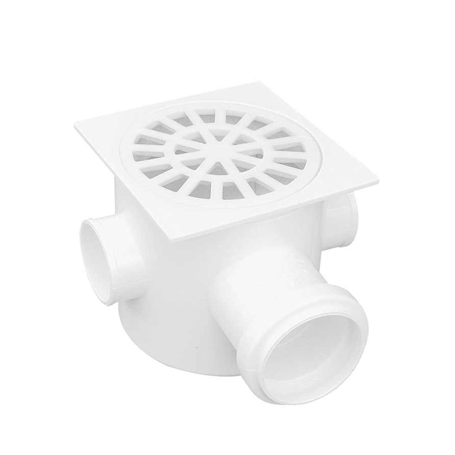 Caixa Sifonada DN100 Akato com 3 entradas e saída DN50 para sistema de esgoto. Peça de PVC branca, resistente e de fácil instalação, ideal para otimizar o fluxo de água em construções. Inclui grelha para retenção de resíduos.