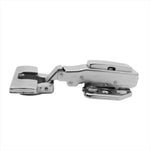 Dobradiça Click 3D 105° Soft Close Reta com capas e parafusos, em aço niquelado, ideal para móveis. Possui amortecedor para fechamento suave, abertura de 105° e regulagem 3D. Inclui capa de braço, capa de caneco e parafusos. Compatível com espessuras de 14mm a 21mm.