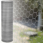 Tela Metálica Hexagonal Galinheiro BWG-23 Tradestar em rolo, ideal para cercar galinheiros, jardins e hortas. Fabricada em aço carbono zincado, com malha de 2" e dimensões de 1,5m x 50m. Resistente e durável, garantindo segurança e proteção para suas aves e criações.