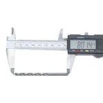 Broca em HSS Aço Rápido DIN 338 11/64" Tradestar sendo medida com paquímetro digital, mostrando o comprimento total de 80.14mm. Ferramenta de perfuração para metais, com foco em precisão e durabilidade.
