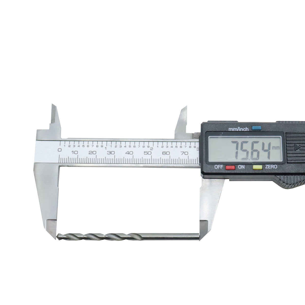 Broca em HSS Aço Rápido DIN 338 5/32" Tradestar sendo medida com um paquímetro digital, mostrando o comprimento de 75.64mm. Kit com 100 unidades, ideal para perfuração em metais.