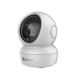 Câmera Residencial Inteligente 360° EZVIZ CS-H6c-R101-1G2WF, branca, com design moderno e lente preta. Ideal para segurança residencial, monitoramento de ambientes internos, visão noturna, detecção de movimento e rastreamento automático. Possui rotação 360° e comunicação bidirecional.