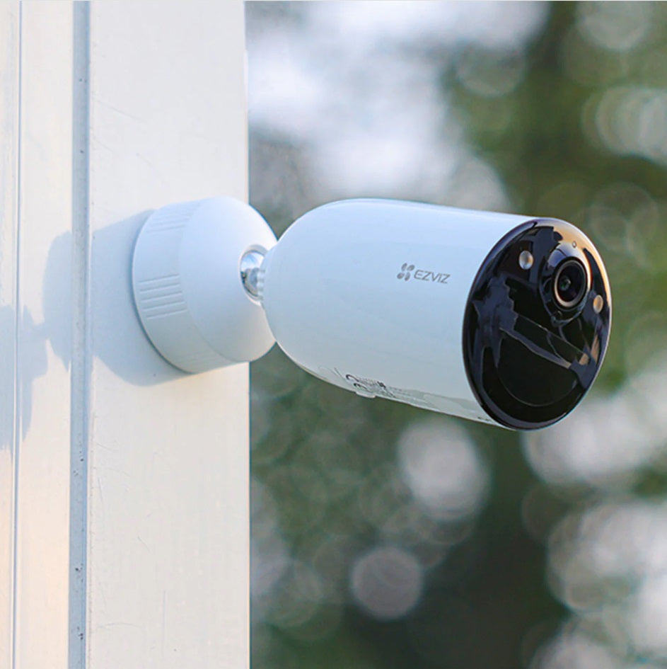 Câmera Externa Bateria EZVIZ CS-CB3 1080P H265 - Câmera de segurança residencial sem fio, com visão noturna colorida, detecção de movimento humano, áudio bidirecional, bateria de longa duração e integração com assistentes virtuais. Ideal para proteção externa, fácil instalação e monitoramento inteligente.