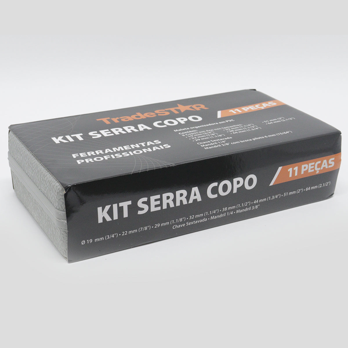 Jogo de Serra Copo Aço Carbono 11 Peças Tradestar para cortes precisos em madeira, MDF e compensado. Kit completo com 8 serras copo de diferentes diâmetros, hastes de acoplamento, chave Allen e maleta para transporte. Ideal para profissionais e entusiastas.