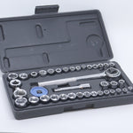 Jogo de Soquetes Sextavados Chave Catraca 40 peças Tradestar - Kit completo para aperto e desaperto de parafusos e porcas, ideal para mecânica automotiva, reparos e manutenção. Inclui soquetes de diversas medidas, chave catraca, extensores e estojo organizador.