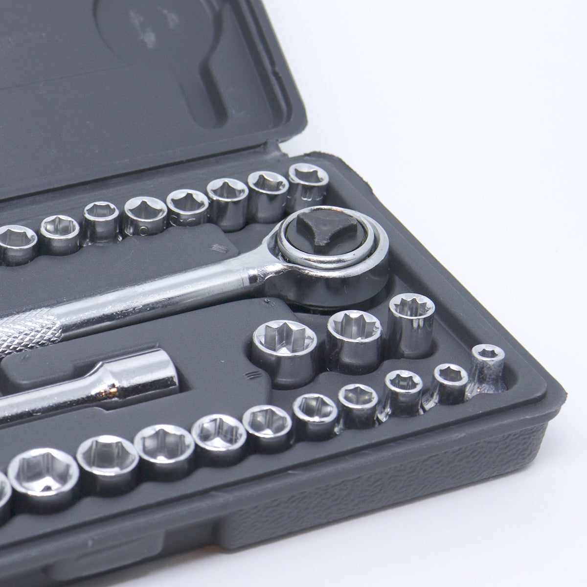 Jogo de Soquetes Sextavados Chave Catraca 40 peças Tradestar em estojo organizador. Ferramenta ideal para mecânica automotiva, reparos e manutenção. Inclui soquetes de diversos tamanhos, chave catraca e acessórios.