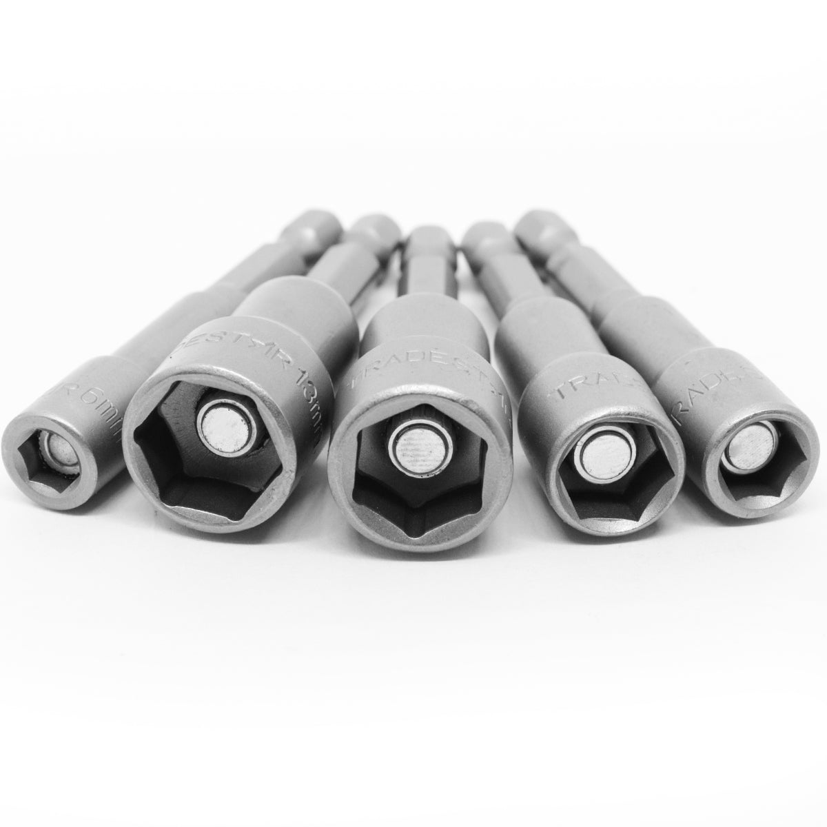 Jogo de Bits Soquetes Canhão Magnético 5 peças Cromo Vanádio - Ferramenta para reparos, montagem e manutenção. Soquetes magnéticos com medidas 6mm, 8mm, 10mm, 12mm e 13mm, encaixe 1/4 e 65mm de comprimento. Ideal para parafusos sextavados, porcas e locais de difícil acesso.