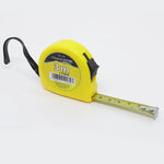 Trena ABS 3m x 13mm Tradestar amarela com fita de aço, presilha para cinto e gancho. Ferramenta de medição compacta e resistente, ideal para projetos de construção, marcenaria e DIY.
