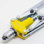 Alicate rebitador manual profissional tipo alavanca 17 polegadas (42cm) com cabo emborrachado, ideal para uso profissional em fixações com rebites de diversos tamanhos. Ferramenta robusta e eficiente para trabalhos pesados.