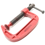 Grampo Sargento Tipo C 2'' Polegadas Tradestar vermelho, ferramenta de fixação robusta para marcenaria e carpintaria. Possui design tipo C, alça ergonômica e capacidade de abertura de 2 polegadas.