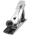 Plaina manual de aço N° 4 com lâmina ajustável 245x58mm, ideal para marcenaria e carpintaria. Ferramenta de metal durável com cabo ergonômico e ajuste de profundidade para cortes precisos em madeira.