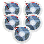 Kit com 5 rolos de fita LED 2835 de 5 metros, 120 LEDs/m, 12V, IP20, 10W, 4000K, ideal para iluminação ambiente, decoração e destaque arquitetônico. Fitas LED enroladas em carretéis brancos, com fios vermelho e preto para conexão.