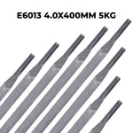 Kit com 5 caixas de eletrodo revestido para solda E6013 4.0x400mm 5kg, ideal para soldadores profissionais e serralherias. Eletrodos Tradestar para soldagem estável e uniforme, com baixo respingo e solda limpa. Perfeito para construção, reparos e fabricação.