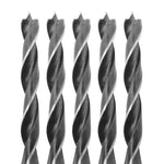 Brocas para madeira em aço carbono Tradestar 3 pontas 12x130mm - Pacote com 5 unidades, ideal para perfurações precisas e limpas em madeira. Ferramenta de alta performance com pontas afiadas e design helicoidal para remoção eficiente de resíduos.