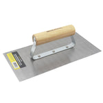 Desempenadeira de aço lisa Tradestar 12x25cm com cabo de madeira, ideal para construção e acabamento em superfícies de reboco, argamassa, gesso e outros revestimentos. Ferramenta leve e eficiente para resultados de alta qualidade.