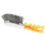 Escova de aço latonado Tradestar para limpeza pesada, com cabo plástico amarelo. Ideal para limpeza de churrasqueira, remoção de ferrugem e outras tarefas de limpeza.