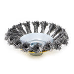 Escova Cônica de Aço Carbono Copo M14 4" Torcido para Esmerilhadeira - Ferramenta para limpeza e esmerilhamento de superfícies, ideal para remoção de ferrugem, tinta e preparação de materiais. Possui cerdas torcidas para ação agressiva e encaixe M14.