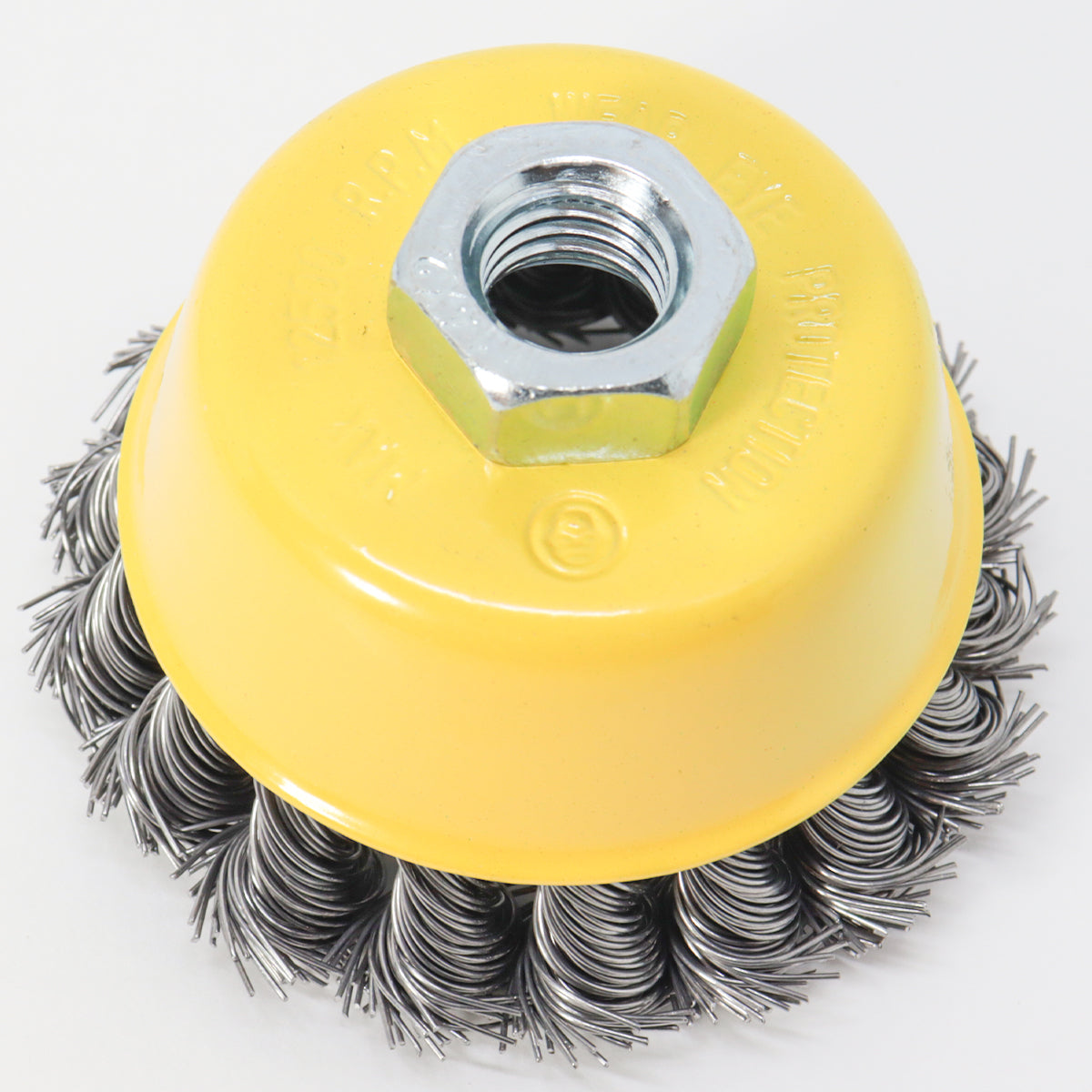 Escova de aço carbono tipo copo torcida 75mm amarela com rosca M14 Tradestar para esmerilhadeira. Ferramenta para limpeza e acabamento em diversas superfícies, ideal para uso profissional e bricolagem.