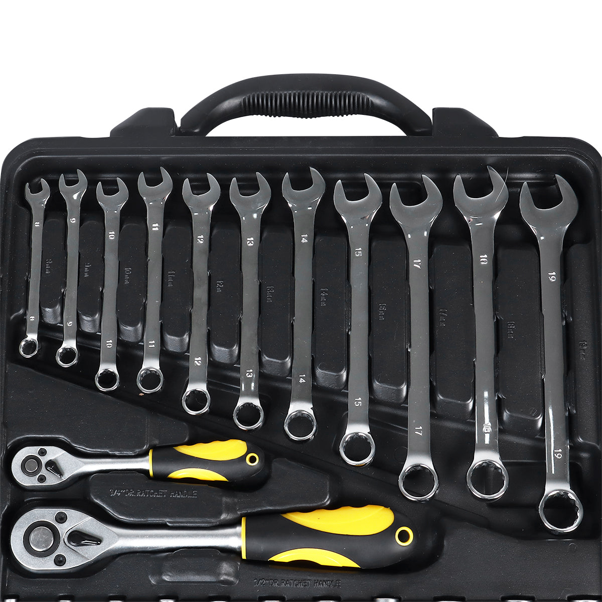 Caixa de Ferramentas 110 Peças Tradestar em aço cromo vanádio (CRV) com maleta preta, contendo chaves combinadas, soquetes e ferramentas manuais para uso em manutenção e reparos. Ideal para mecânicos e uso doméstico.