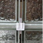 Espaçador para bloco de vidro 80x100mm Tradestar em uso, garantindo alinhamento e espaçamento uniforme entre os blocos, ideal para instalação em projetos de construção e decoração.