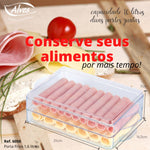 Porta Frios Empilhável 1,6L transparente Alves, ideal para organizar e conservar frios e alimentos na geladeira. Medidas: 24x14,5x7cm. Mantém os alimentos frescos por mais tempo. Ref. 6050.