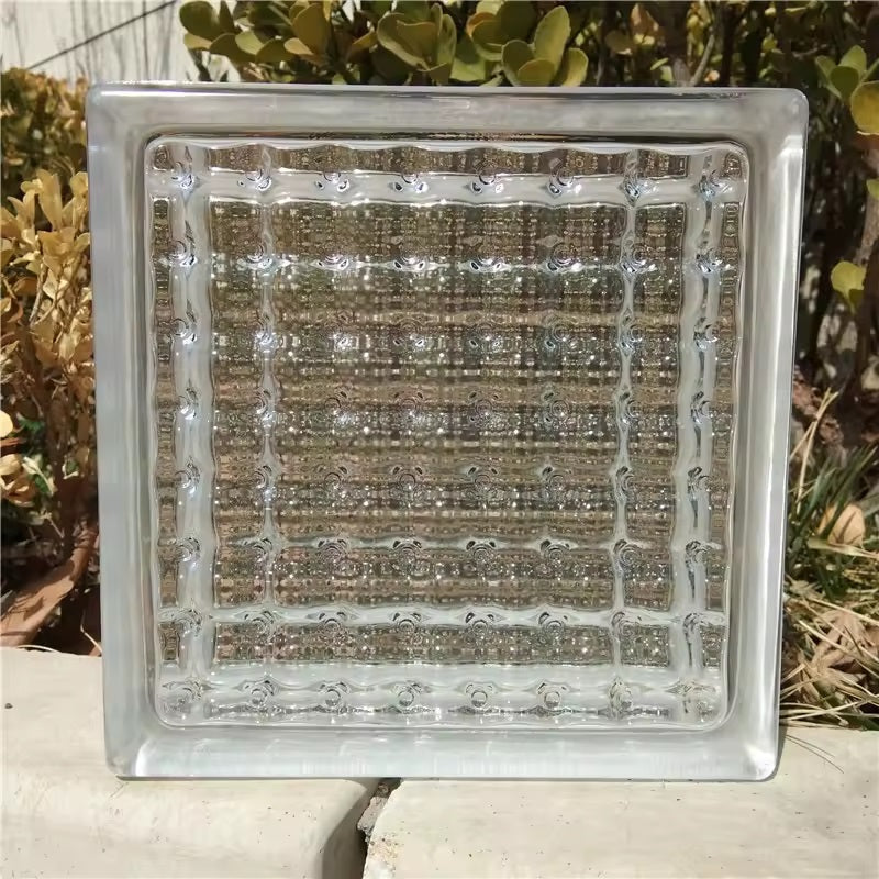 Kit 12 Tijolos Bloco de Vidro Crystal 19x19x8 Tradestar - Bloco de vidro transparente para construção e decoração, ideal para paredes, divisórias e ambientes que buscam iluminação natural e design moderno. Tijolo de vidro incolor com ondulações, perfeito para projetos residenciais e comerciais.