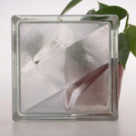Kit 12 Tijolos Bloco de Vidro Rajada Opaca 19x19x8 Tradestar - Ideal para paredes e divisórias, proporcionando claridade e design. Blocos de vidro quadrados, transparentes e com ondulações, perfeitos para ambientes internos e externos. Compre agora e aproveite a iluminação natural!