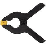 Kit com 10 grampos multiuso 2 polegadas 50mm para marceneiro, reforçado, cor preta com detalhes em amarelo, ideal para fixação de madeira e outros materiais em projetos de marcenaria e construção. Grampo de nylon resistente com mola de alta pressão, ferramenta versátil para uso profissional e doméstico.