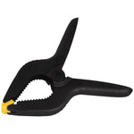 Kit com 10 grampos multiuso 9 polegadas 228mm para marceneiro, preto com detalhes em amarelo, ideal para fixação e montagem de peças em trabalhos de marcenaria e carpintaria. Grampo de nylon reforçado com mola de alta pressão.